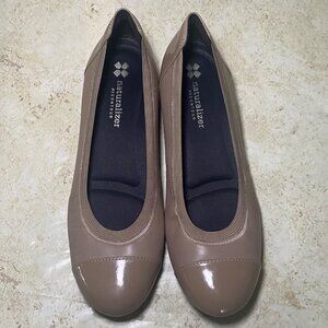 Naturalizer Womens Taupe Patent Leather Slip-On Flats With Round Toe & Low Heel